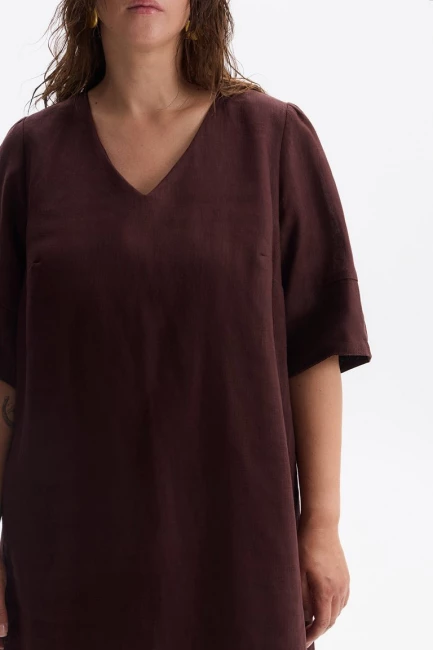 Платье изо льна на завязке сзади – фото – Plus Size 50–64 – Моно-Стиль