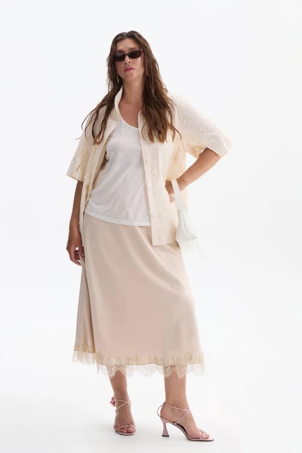 Блузка с коротким рукавом из шитья – фото – Plus Size 50–64 – Моно-Стиль