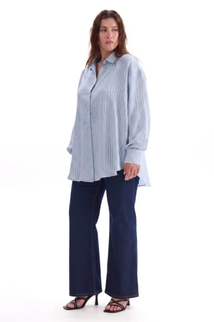 Рубашка оверсайз изо льна с полоской райе – фото – Plus Size 50–64 – Моно-Стиль