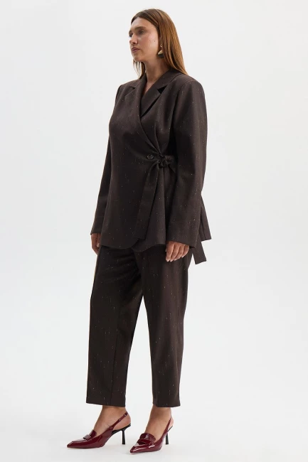Жакет на запа́хе из ткани с блеском – фото – Plus Size 50–64 – Моно-Стиль
