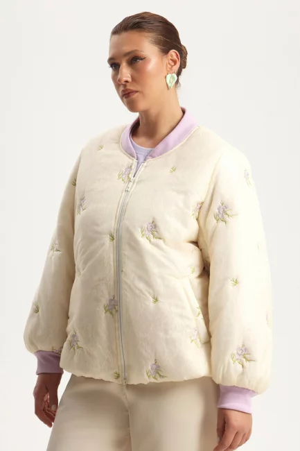 Стеганый многослойный бомбер с вышивкой