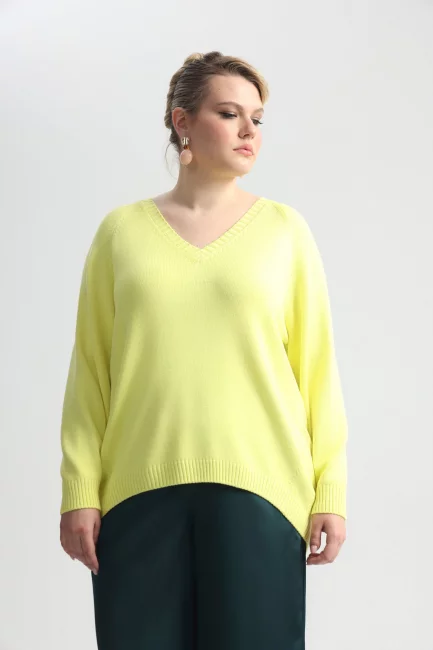 Пуловер из вискозы желтого цвета