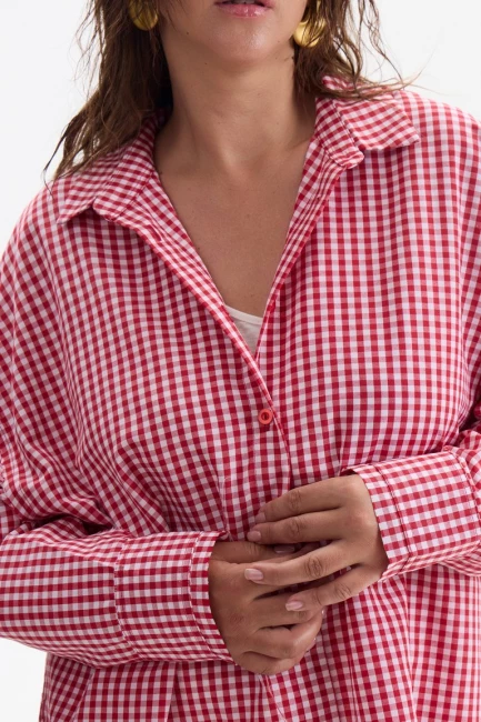 Рубашка оверсайз из хлопка с необработанным краем – фото – Plus Size 50–64 – Моно-Стиль