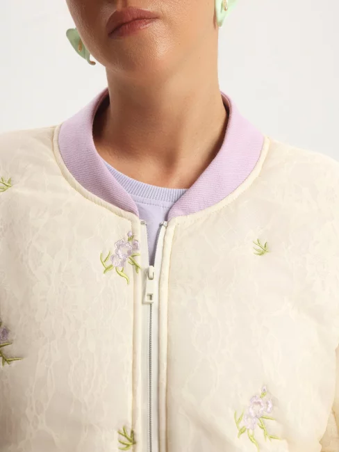 Стеганый многослойный бомбер с вышивкой
