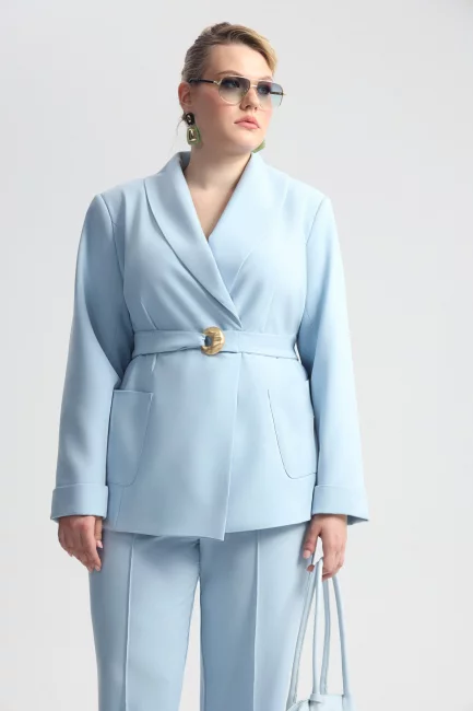 Жакет на запа́хе из костюмной ткани