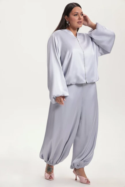 Брюки баллоны из серой поливискозы – фото – Plus Size 50–64 – Моно-Стиль