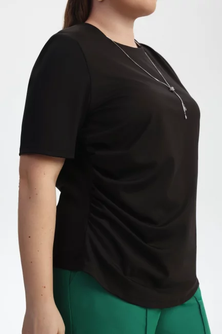 Футболка с декоративной драпировкой