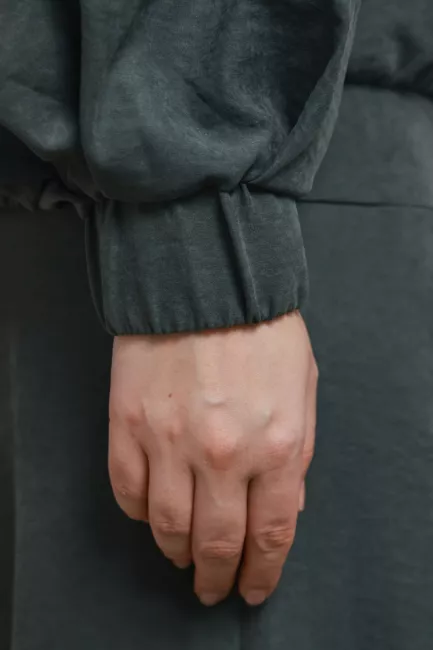 Бомбер из вискозного шелка с тач-эффектом