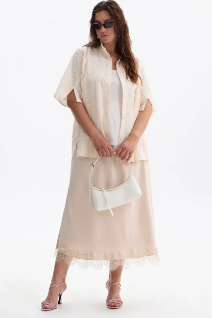 Блузка с коротким рукавом из шитья – фото – Plus Size 50–64 – Моно-Стиль