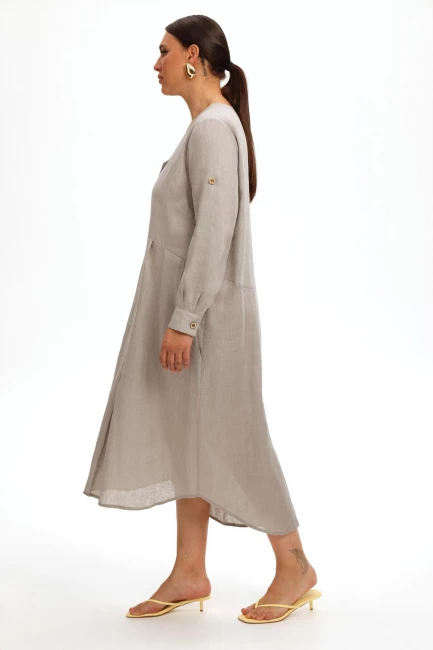 Платье изо льна с вырезом и отрезной юбкой