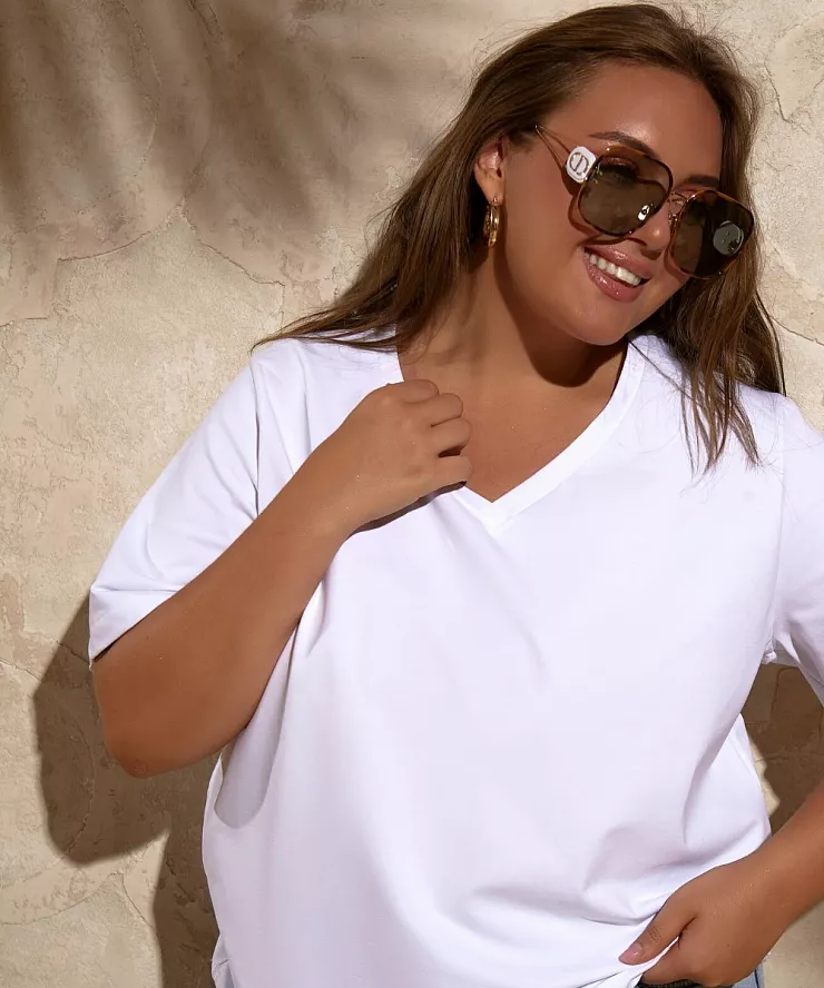 Белая футболка relaxed fit из хлопка с v-вырезом