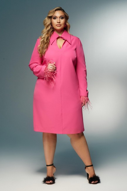 Розовое платье а-силуэта из костюмной ткани с перьями купить