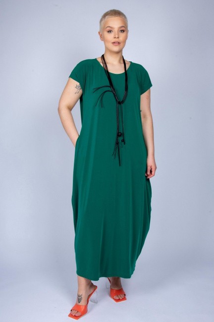 Платье трикотажное зеленого цвета с украшением