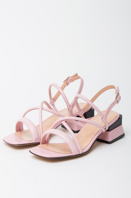 Кожаные розовые босоножки с ремешками на низком каблуке купить онлайн