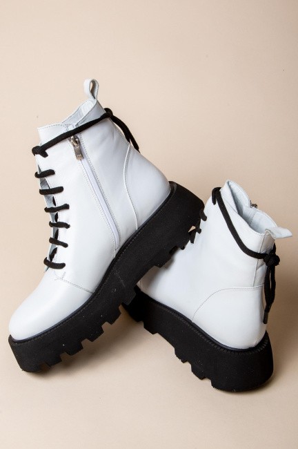 Белые ботинки на платформе со шнурком и молнией
