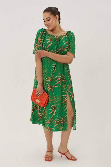 Зеленое платье с вырезом на шнуровке в стиле рустик