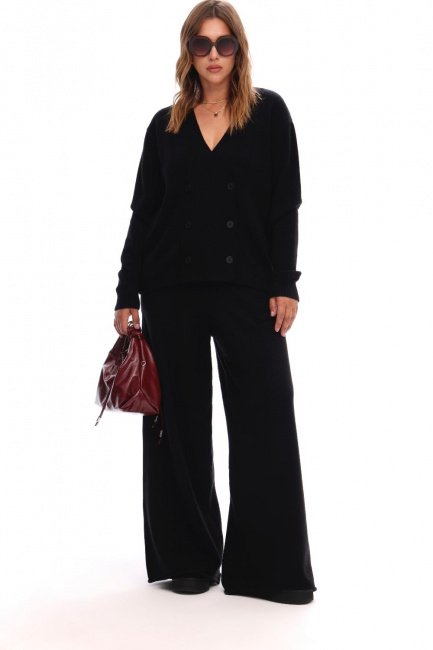 Вязаный брючный костюм с двубортным жакетом