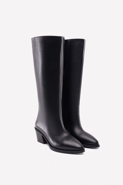 Кожаные высокие казаки с передним швом