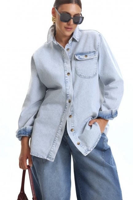 Рубашка из денима с акцентным карманом