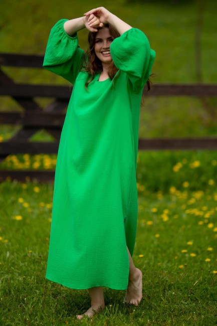 Салатовое платье из хлопка с разрезом