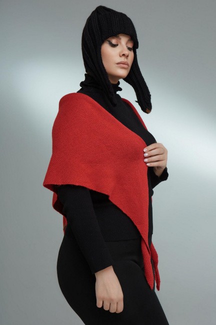 Красный платок из смесовой шерсти