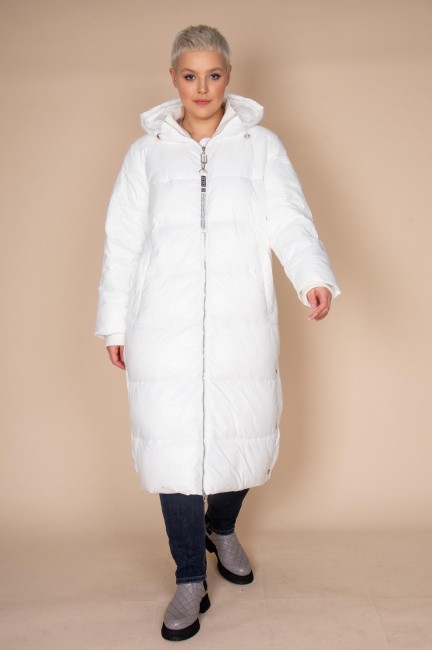 Белое пальто с утеплителем и простежкой