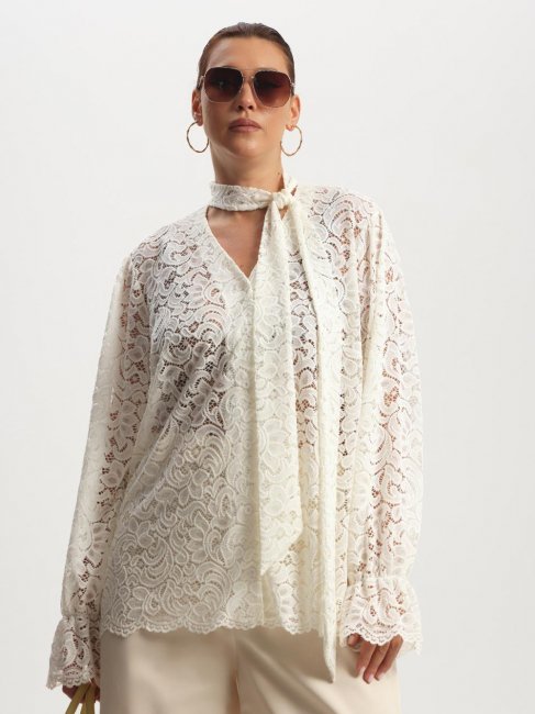 Блузка с бантом лавальер из кружева
