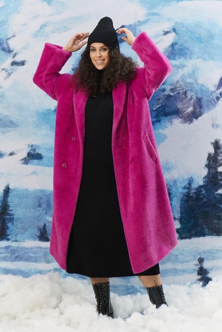 Двубортное пальто из экомеха цвета барбикор на фигуру плюс сайз купить