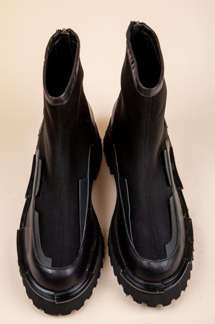 Комбинированные прорезиненные ботинки черного цвета