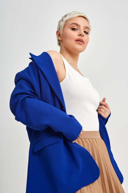 Однобортный приталенный пиджак из облегченной костюмной ткани синий купить в магазине больших размеров