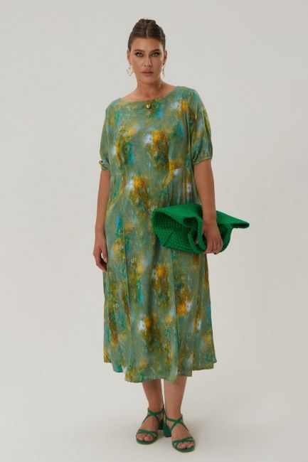 Приталенное платье с зеленым принтом