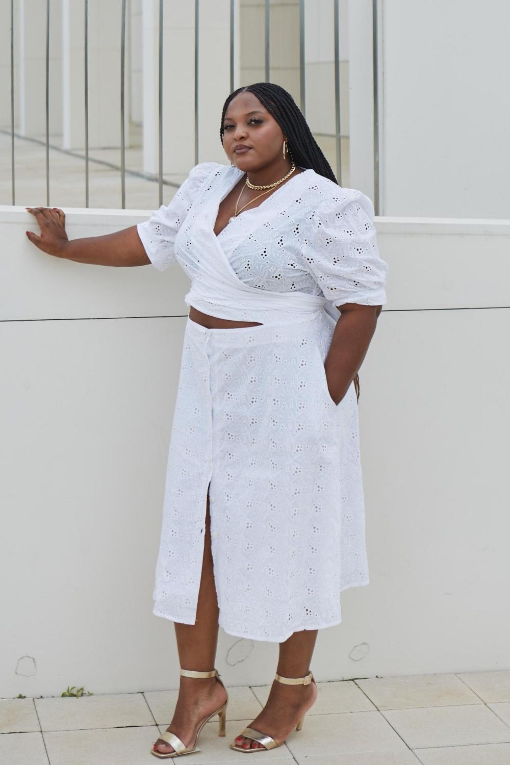 Белое платье из шитья с французским узлом заказать в интернет-магазине моно-стиль