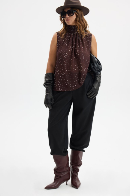 Топ из шифона с воротником стойка и шарфом – фото – Plus Size 50–64 – Моно-Стиль