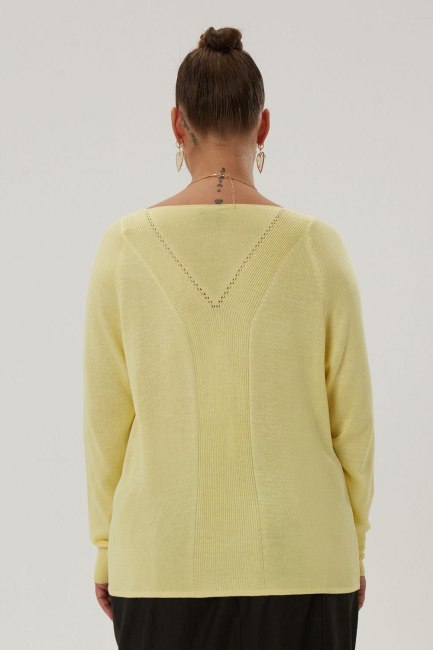 Легкий пуловер из смесовой вискозы желтого цвета