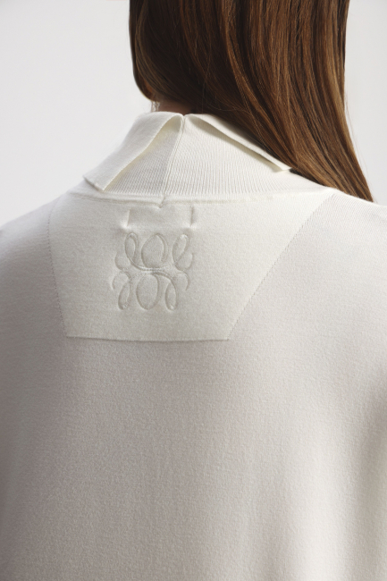 Бадлон с разрезом на горловине