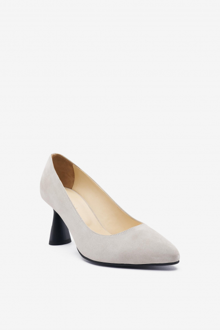 Замшевые лодочки с острым мысом