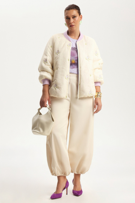 Стеганый многослойный бомбер с вышивкой