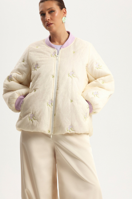 Стеганый многослойный бомбер с вышивкой