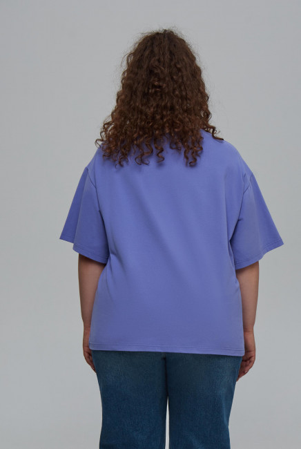 Брендированная Сиреневая футболка с пич-эффектом и надписью большой размер