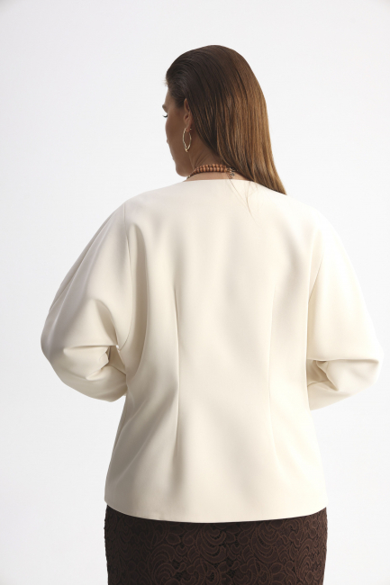 Жакет в стиле леди лайк с защипами