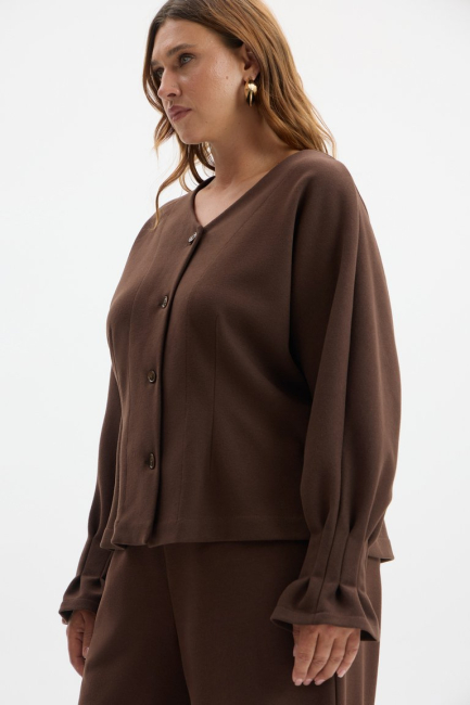 Приталенный жакет из трикотажа с ворсом – фото – Plus Size 50–64 – Моно-Стиль