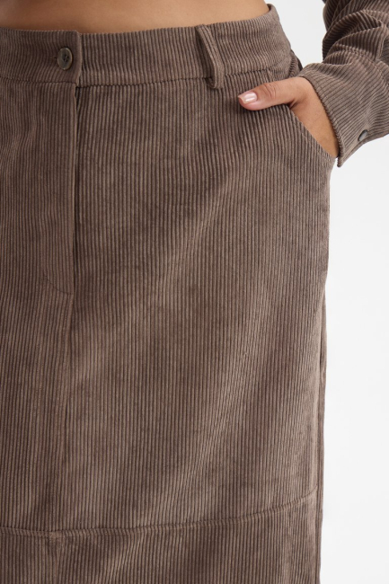 Юбка с разрезом из вельвета – фото – Plus Size 50–64 – Моно-Стиль