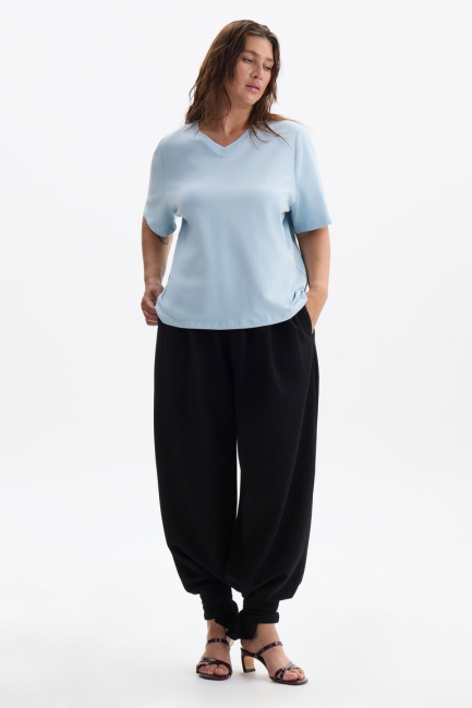 Футболка голубого цвета с принтом – фото – Plus Size 50–64 – Моно-Стиль