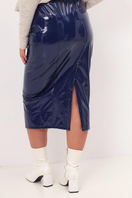 Синяя лаковая юбка с разрезом