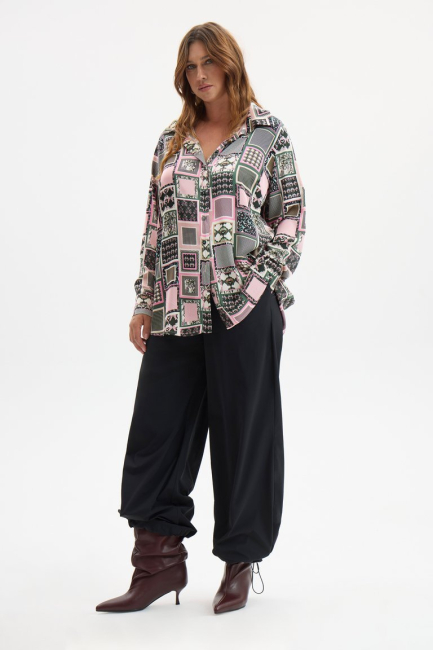 Блузка с принтом печворк – фото – Plus Size 50–64 – Моно-Стиль