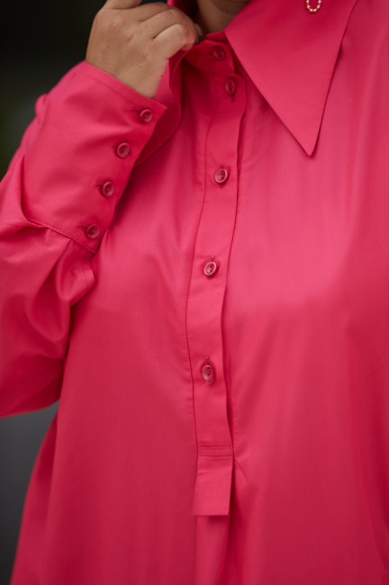 Платье а-силуэта на застежке поло в розовом цвете 