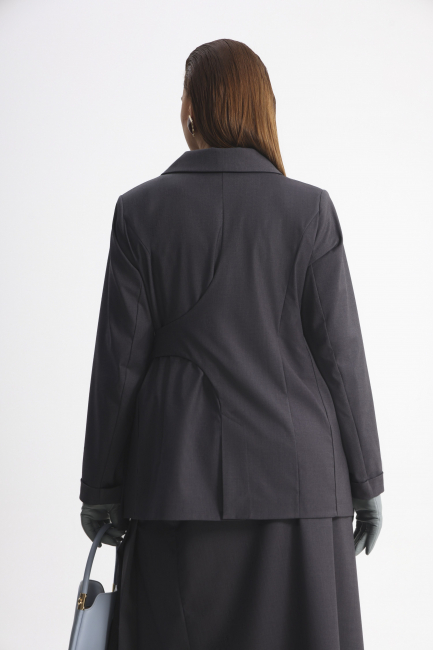 Жакет на запа́хе из костюмной ткани