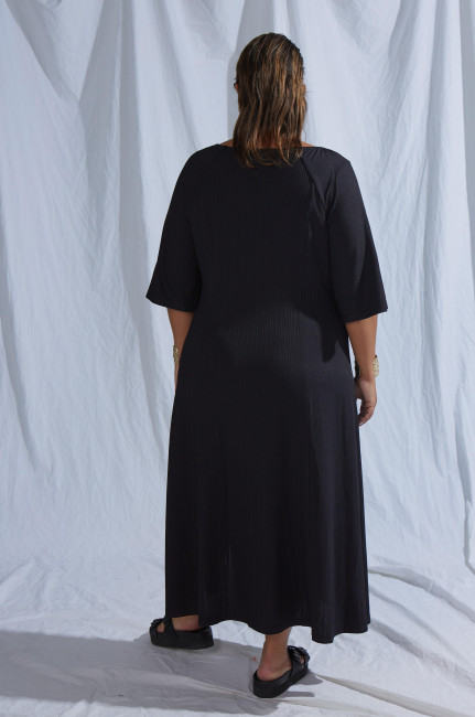 Черное трикотажное платье в рубчик с разрезами в длине макси на лето купить