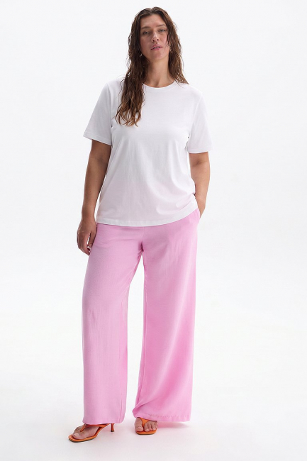 Футболка со спущенным плечом – фото – Plus Size 50–64 – Моно-Стиль