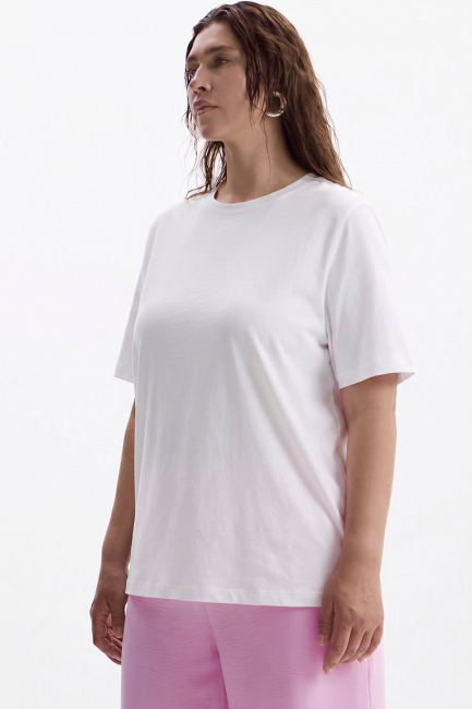 Футболка со спущенным плечом – фото – Plus Size 50–64 – Моно-Стиль